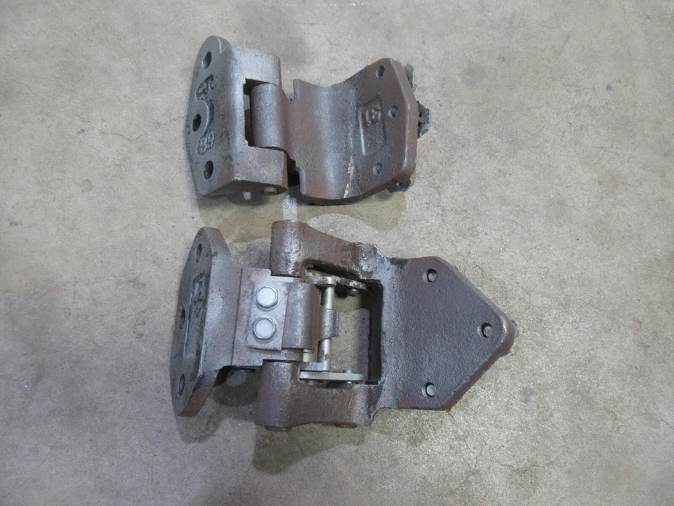 Chevrolet Brookwood 1958 vagón trasero superior inferior puerta lateral bisagra par conductor Foto 2 de 2