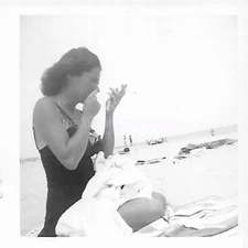 AS SHE WAS IN SUMMER Woman FOUND PHOTO Black and White Snapshot ORIGINAL 37 45 G