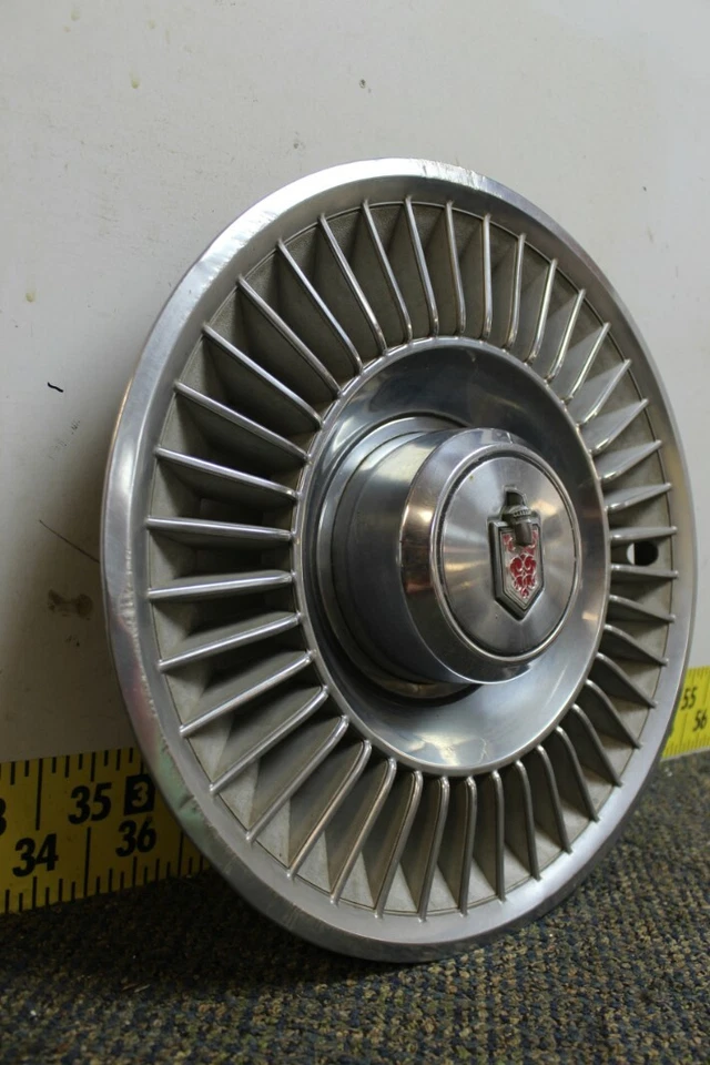 Cubierta de rueda tapacubos única 14" OEM 14023420 1981 Chevrolet Monte Carlo (2245 Foto 3 de 4