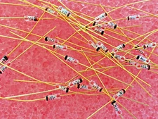 Qty 5 NEW 1N825A GOLD LEADS ZENER GLASS DIODES AXIAL MOTOROLA