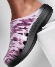 OOFOS Oocloog Purple Camo Recovery Clogs Unisex M5/W7 Slip On Comfort EUC