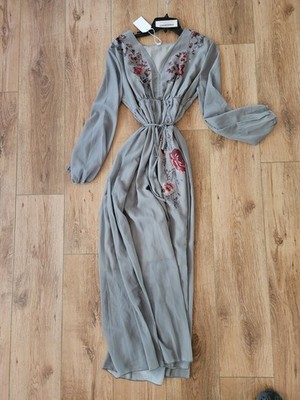 Beautiful Green Dress Floral Sheer Fabric Sleeves