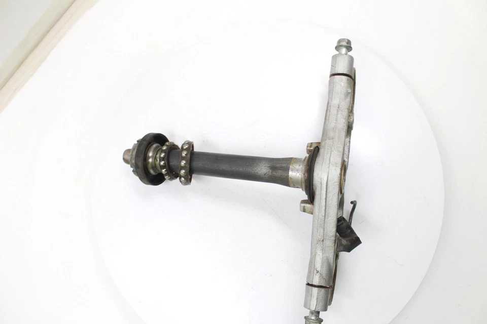 Suzuki GZ250 2003 OEM HORQUILLA DELANTERA ABRAZADERA INFERIOR TRIPLE ÁRBOL VÁSTAGO Foto 2 de 4