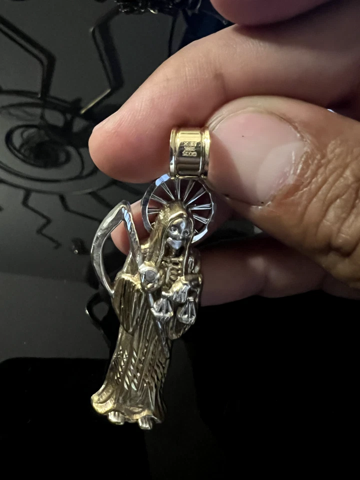 Colgante Oro Santa Muerte San Santo Ángel Muerte Sombrío Oro Sólido 10k Foto 2 de 4