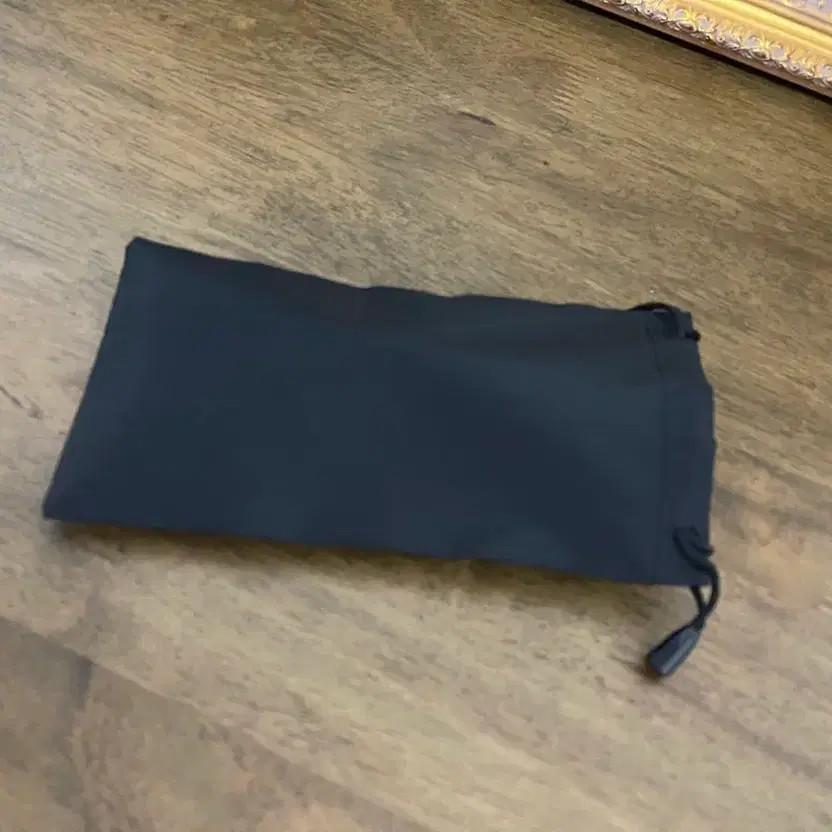 Round Sunglasses with Tortoise Pattern - Unique F… - image 2