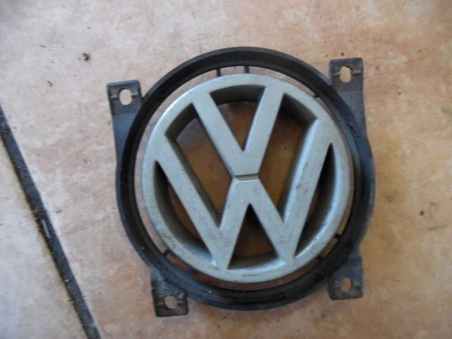 VW Polo Emblem Vorne 357853601