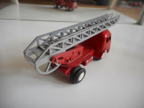 Gama Mercedes Fire Brigade Ladder Truck in Red - Imagen 2 de 2