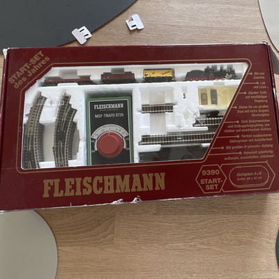 Fleischmann Spur N Start-Set A+B 9390/6735 mit Trafo, Gleisen, Lok & Güterwagen