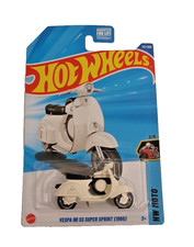 2025 Hot Wheels Vespa 90 SS Super Sprint (1966) White HW Moto 2/5 JBB07 177/250