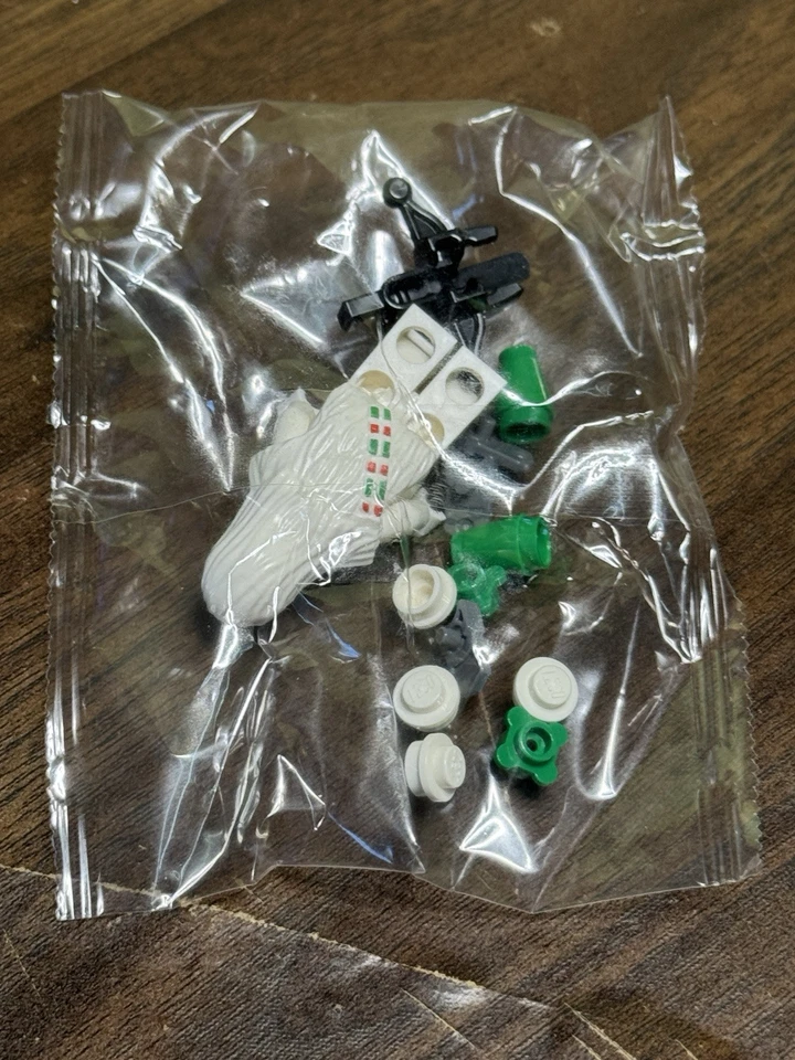 LEGO Star Wars Holiday Chewbacca in Bag From The 2016 Advent Calendar Set 75146 - Image 3 of 3