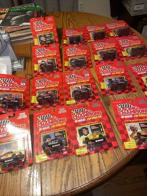 17 NASCAR RACING CHAMPIONS 1996 EDITION 1/64 Stock Car New Sealed