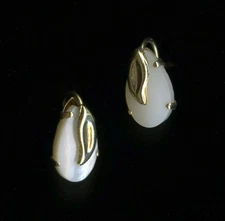 10K Solid Yellow Gold 8mm Pear White Mother Of Pearl Leaf Petal Earrings -ZS