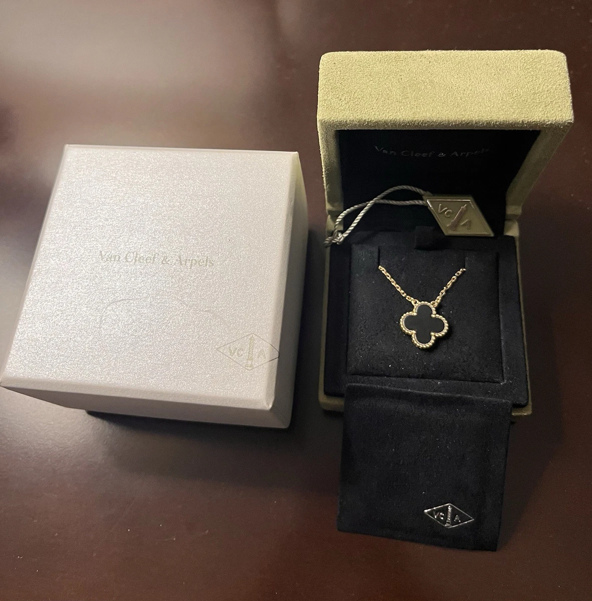Van Cleef & Arpels Yellow Gold 18k Metal Purity Fine Jewelry for
