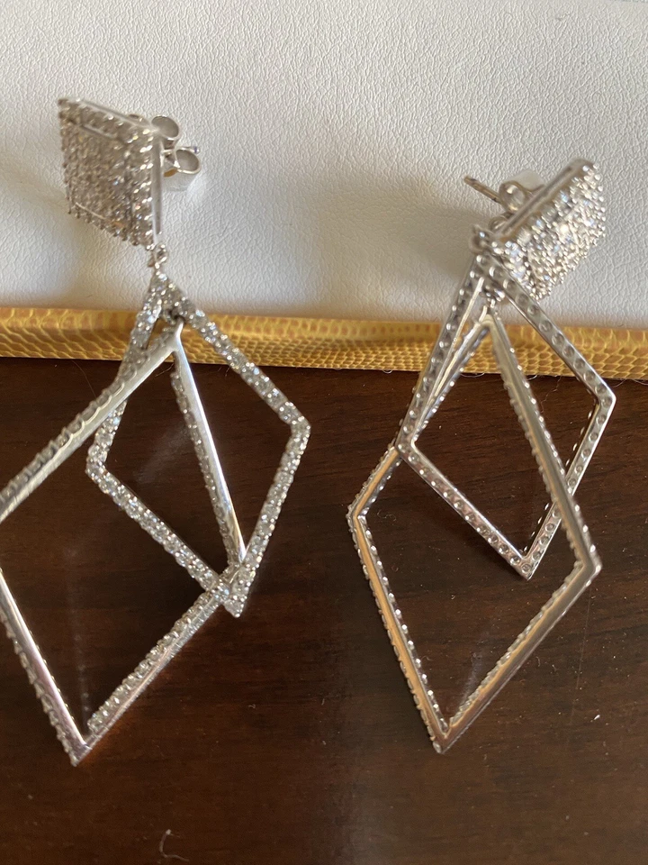 Preciosos aretes araña de diamantes de oro blanco de 18k para dama Foto 4 de 4