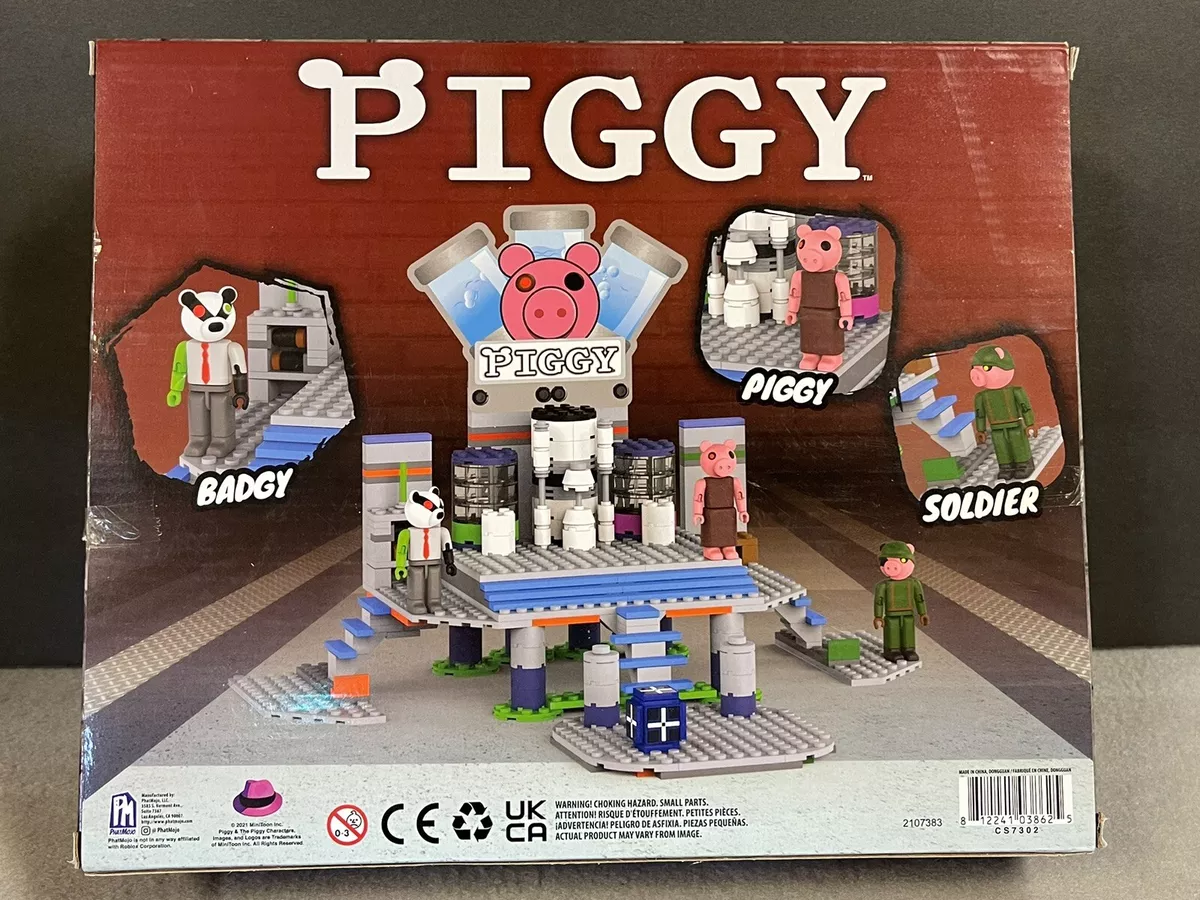 Piggy 316 Piece Laboratory Deluxe Buildable Set with Exclusice DLC