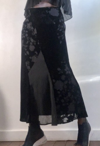 VINTAGE GOLD BLACK VELVET SHEER A-LINED MID RISE LONG MAXI SKIRT SIZE:12 GOTIC - Picture 8 of 11
