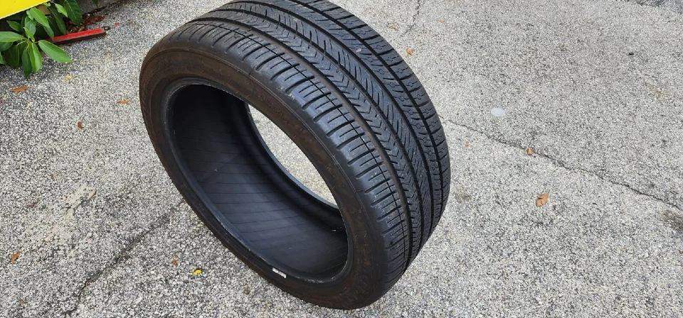 1 MICHELIN PILOT SPORT ALL SEASON 4  255/40ZR19 255/40/19  255-40-19   255 40 19 - Image 3 of 4