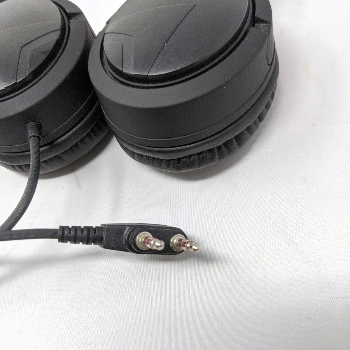 Delta Airlines Premium First Class Noise Canceling Headphones