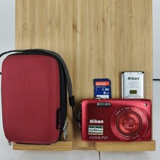 Great Nikon Coolpix S3200 16MP Digital Compact Camera Red 6x Zoom, SD E Custodia