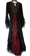 Gothic Vampiress Halloween Costume Women’s Large -In character