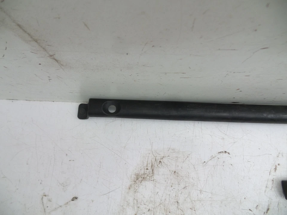 84-88 PONTIAC FIERO PASAJERO ACANALADO CENTRAL MOLDURA MOLDURA DERECHA GM Foto 2 de 4