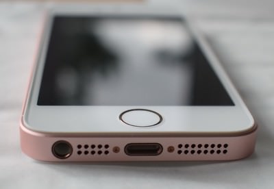 Apple iPhone SE 32GB Smartphone Unlocked Rose Gold & Space