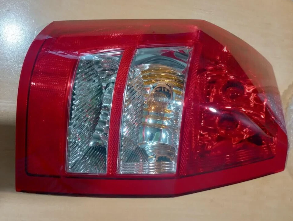 Luz trasera para Dodge Magnum 2005 06 07 2008 lado del conductor | 4805967AH Foto 4 de 4