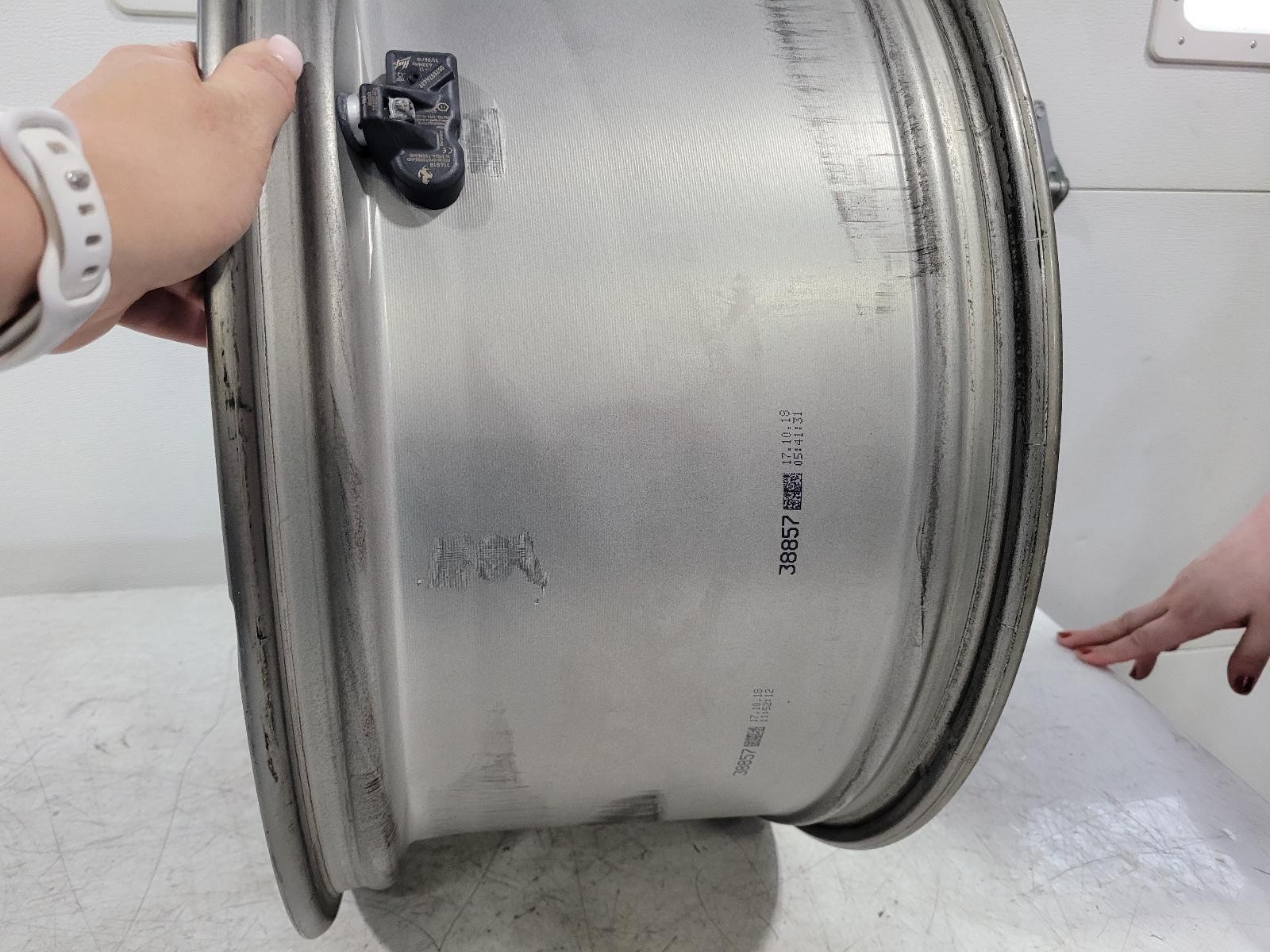 2017-2020 Ferrari Portofino OEM Rear Wheel; PART# 336565 SEE PICS