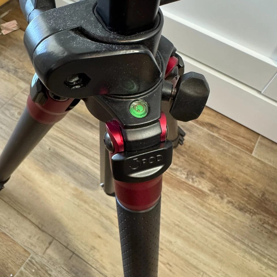 3Pod Orbit 4-Section Carbon Fiber Tripod with Q2 Head Spiked Feet & Storage Bag - Image 3 of 4