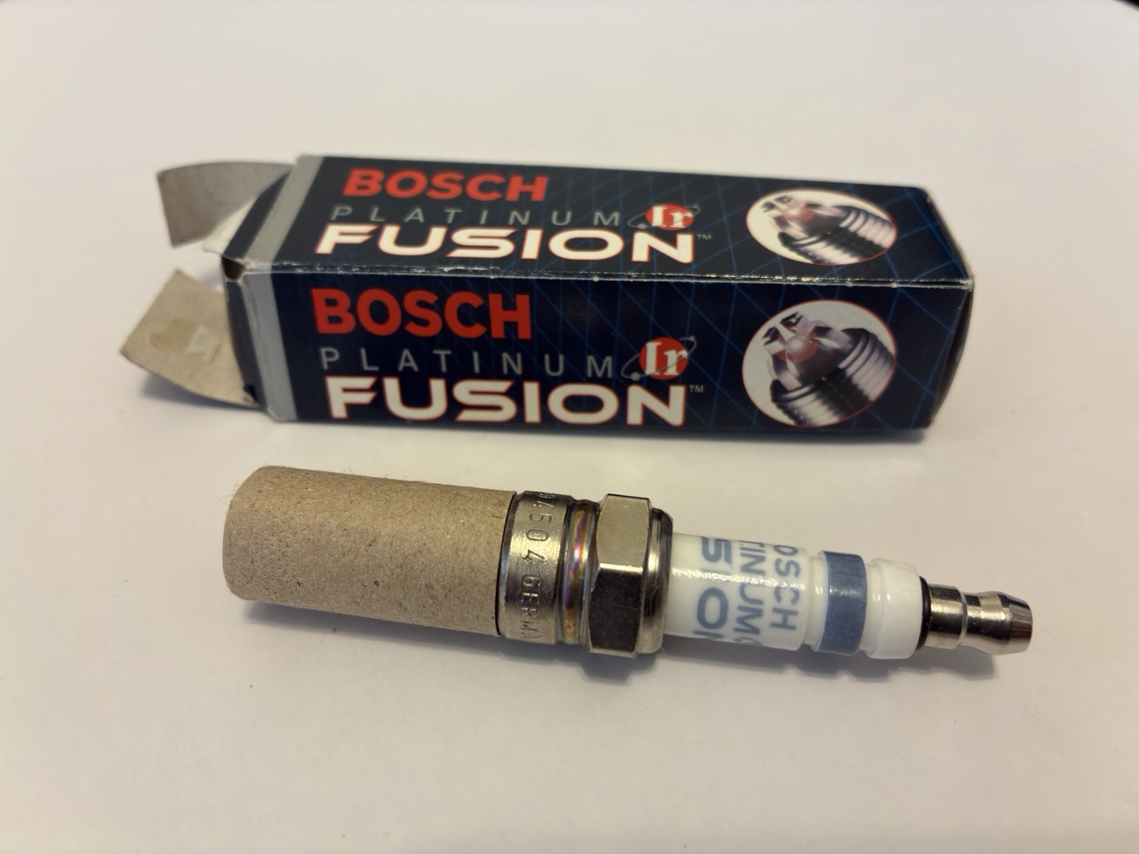 Bosch 4504 HGR9DQI Platinum IR Fusion Spark Plug NOS New Open Box