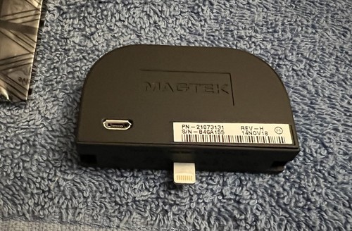 Magtek Magnesafe iDynamo 5 iPhone & iPad Credit Card Reader w/Adapters 21073131 - Picture 3 of 4