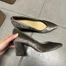 Marc Fisher Silver Crushed Velvet Damask Floral Pointy Toe Heels Pumps Size 6