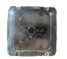 Crouse-Hinds TP562, Electrical Square Outlet Box, 4 11/16 Sq 1 1/4 Ko, 1 PC