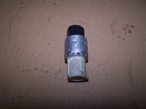 Druckschalter für Klimaanlage Ford Focus I Bj.99 95BW19E561AA