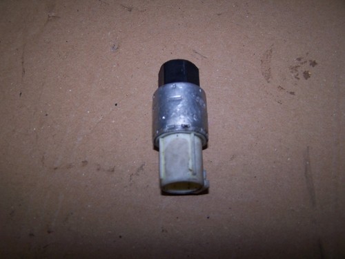 Druckschalter für Klimaanlage Ford Focus I Bj.99 95BW19E561AA