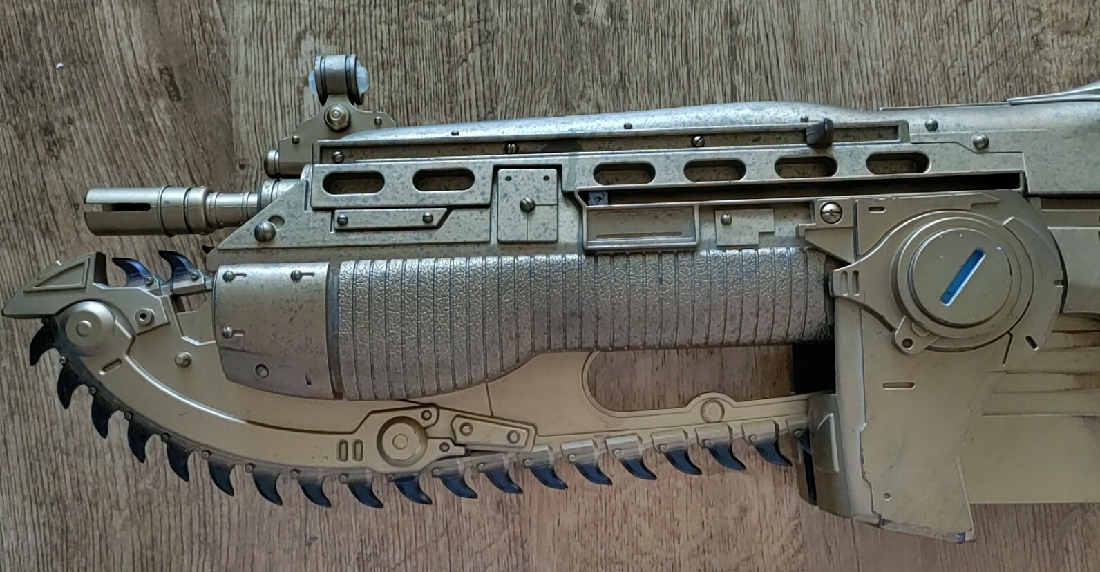 Official NECA Gears of War “Chainsaw” Lancer Replica Read Description