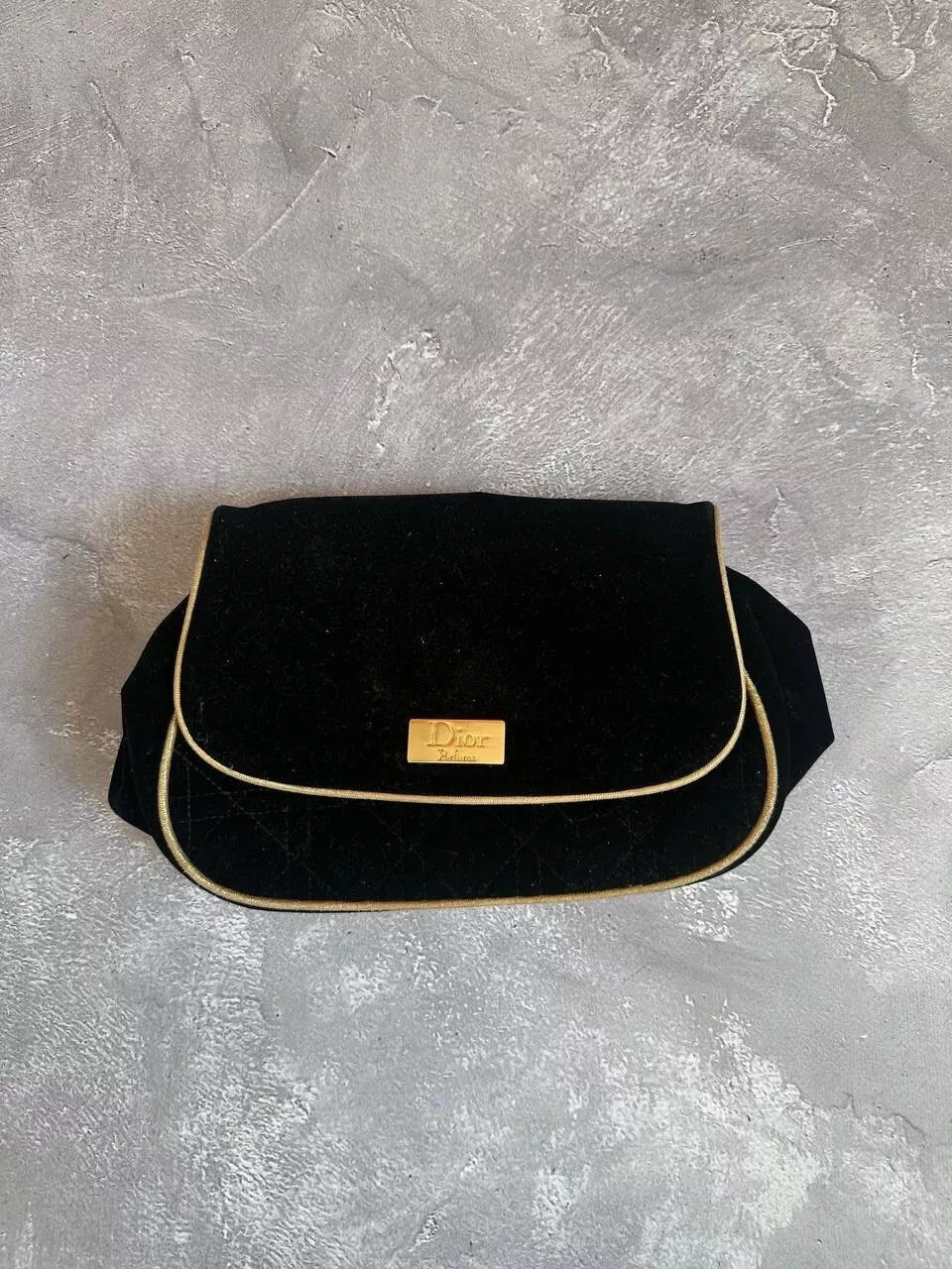 Sac de voyage velours noir CHRISTIAN DIOR parfums avec bordure couleur dorée