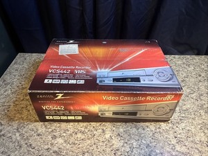 NEW Zenith VCS442 VHS VCR Video Cassette Recorder 4 Head Hi-Fi Stereo  1/2 Off