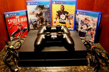 Sony PS4 PlayStation CUH-1215A Console Bundle W/ 2 Controllers  4-Games Tested