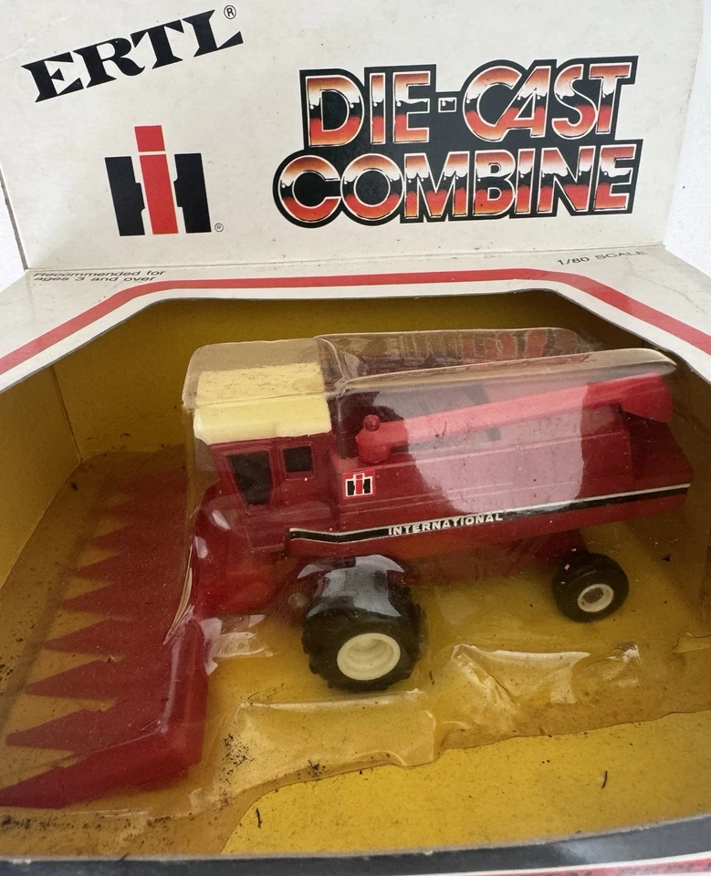 ERTL iH Die Cast Metal Combine 1/80 Scale #1520 Preowned Original Box - Image 4 of 4
