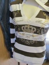 Röhrenjeans von Reject und Kpuzen Hoodie von Kenvelo