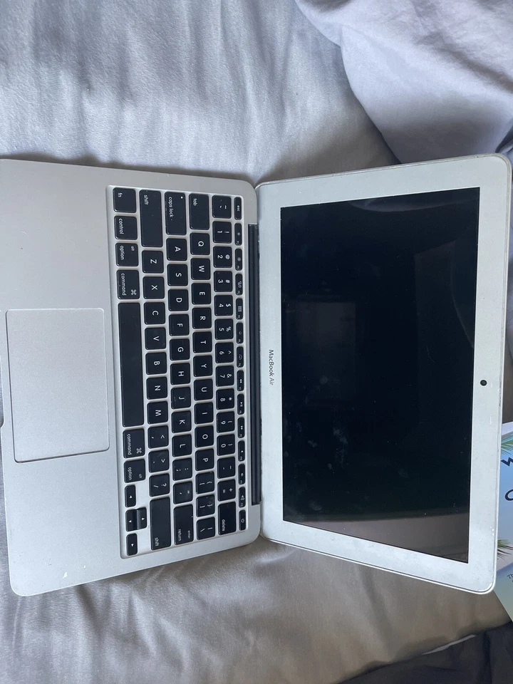 Apple MD761B/B MacBook Air i5 4GB RAM 256GB 13 Inch Notebook - Silver, photo 1 of 5