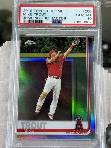 2019 Topps Chrome Mike Trout Jumping Refractor #200 Angels