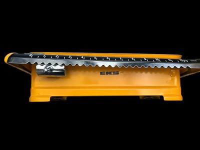EKS Scale. 1970's - 1980's  Made in Sweden- EKS Kitchen Scale 12 Kg - 26.45 lb.