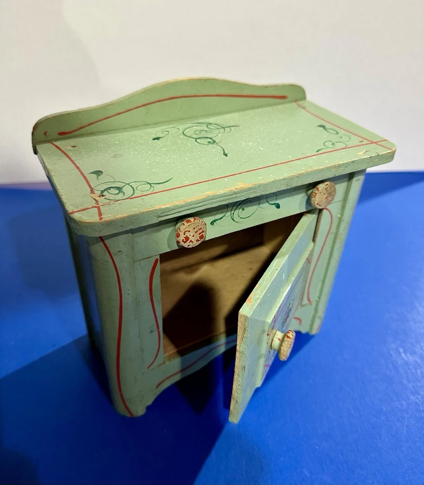 Vintage 1930’s STROMBECKER? DOLL HOUSE Wooden Furniture Collection ‘Set 8 Pieces - Image 4 of 4