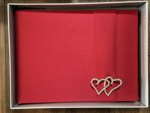 Hochzeitsset Hortense B. Hewitt Co Rot Satin Gästebuch Stift Set & Ringkissen NEU - Bild 3 von 13