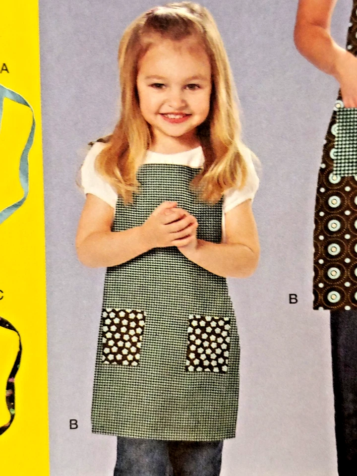 Simplicity 2824 For Dummies Apron for Child and Mom Matching? W/pockets - Image 4 of 4