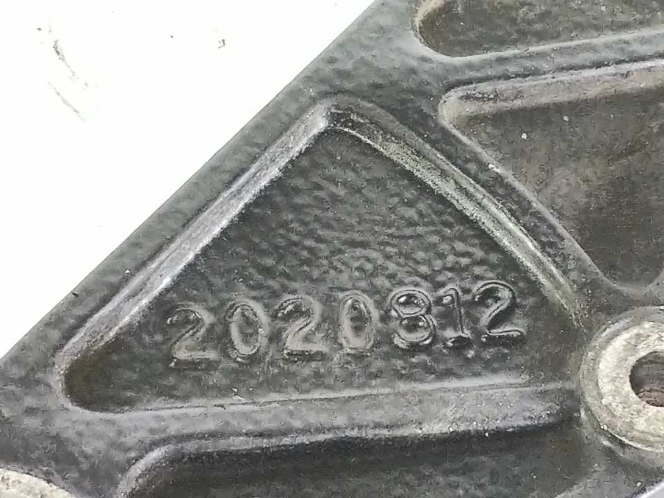 Soporte de montaje trasero pinza Triumph Tiger 955i 01 2020812 Foto 4 de 4