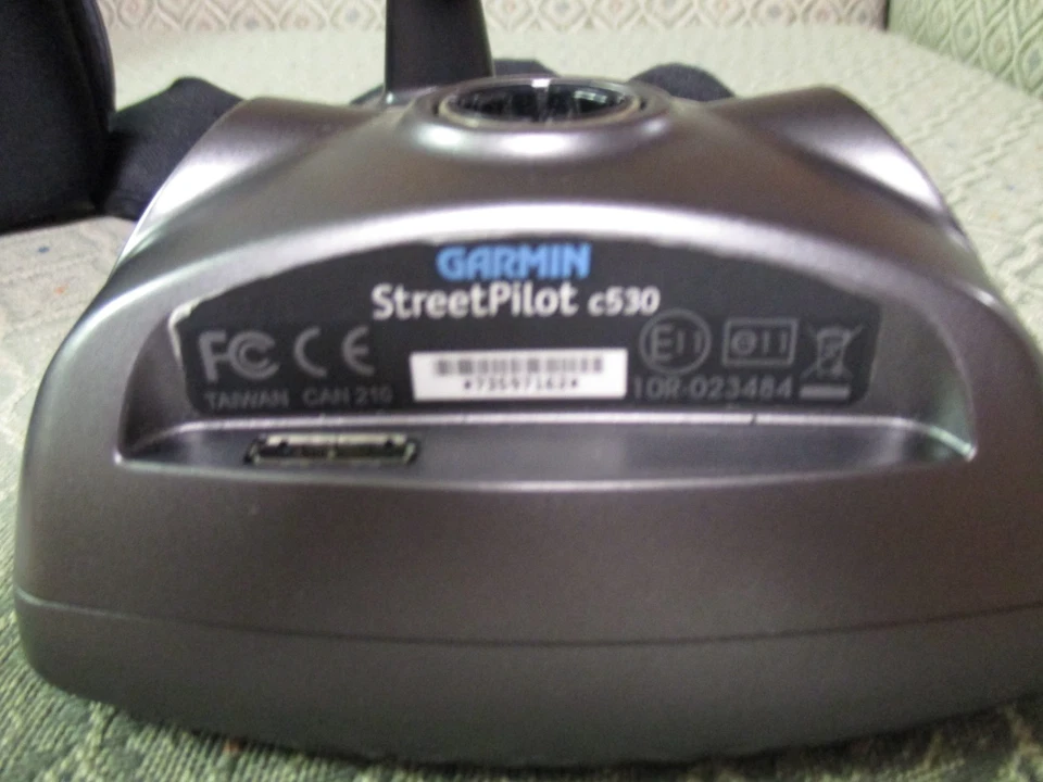 GARMIN StreetPilot C530 GPS Navigation System with base and power cord - Image 3 of 4