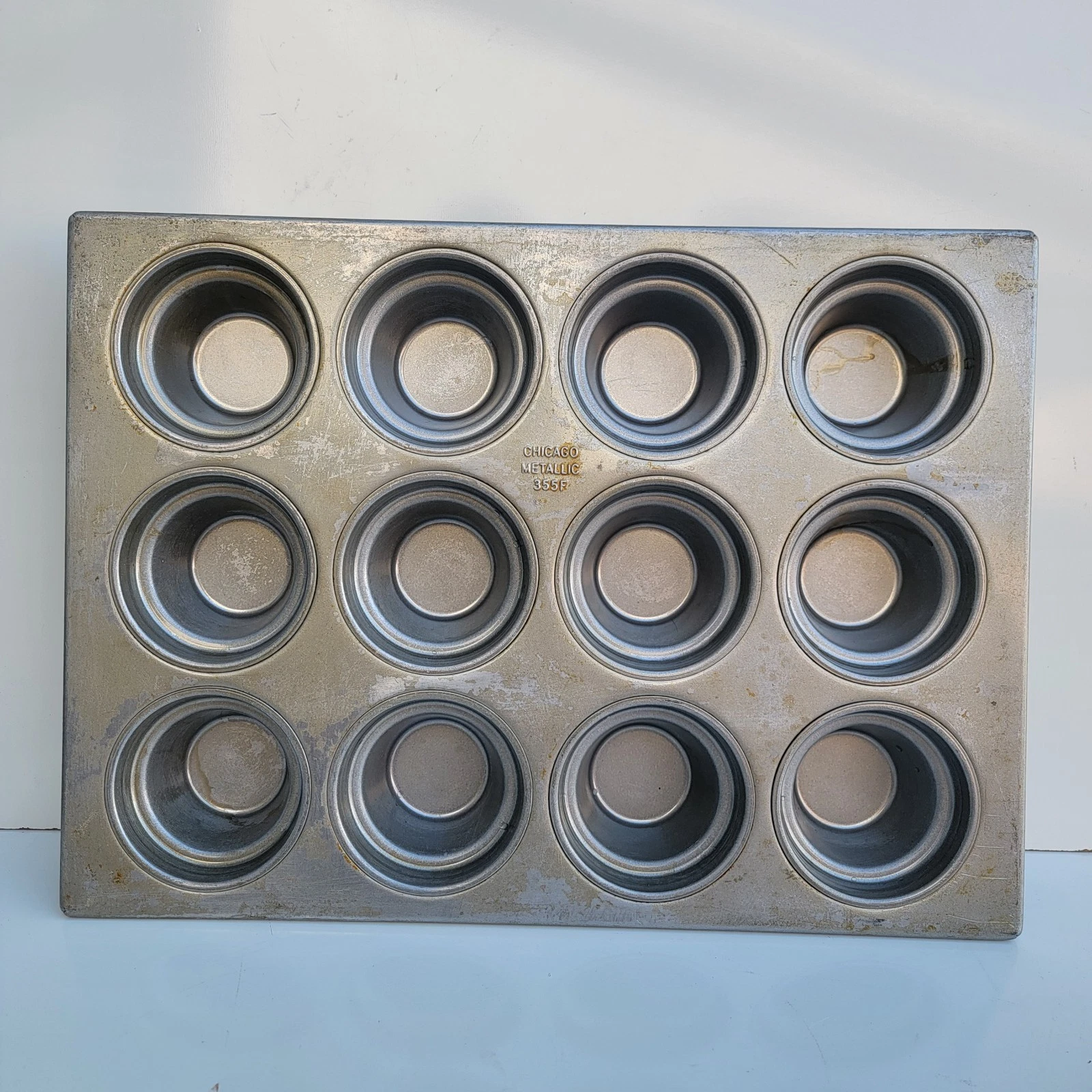 Chicago Metallic 355F Commercial Muffin Cupcake Pan 12 Cup Heavy Duty 18x13
Opens in a new window or